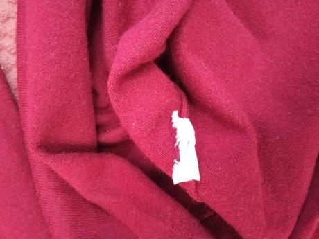 Tenké pulóvrové šaty s perličkami, s