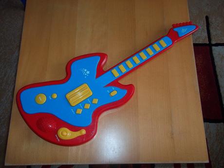 Detská gitara na baterky.,