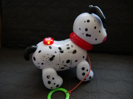 Plastový pes so zvukmi, 