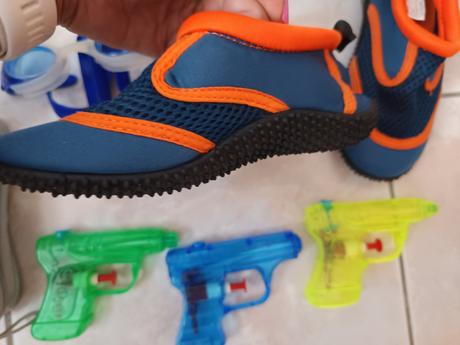 Kúpacie okuliare a topánky do vody,