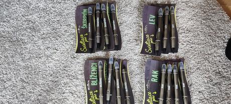 Sviatiace dotykove pera s menom, 