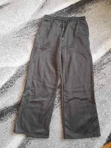 Mam na predaj tepláky, xl