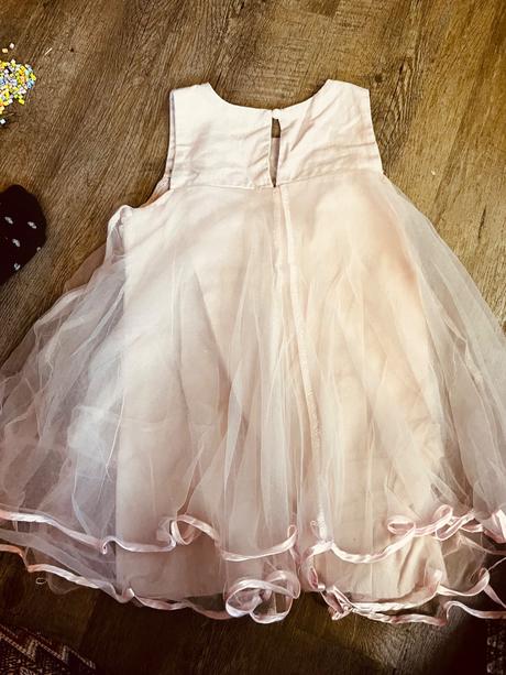 Šaty ružové s tylovou sukňou, 98
