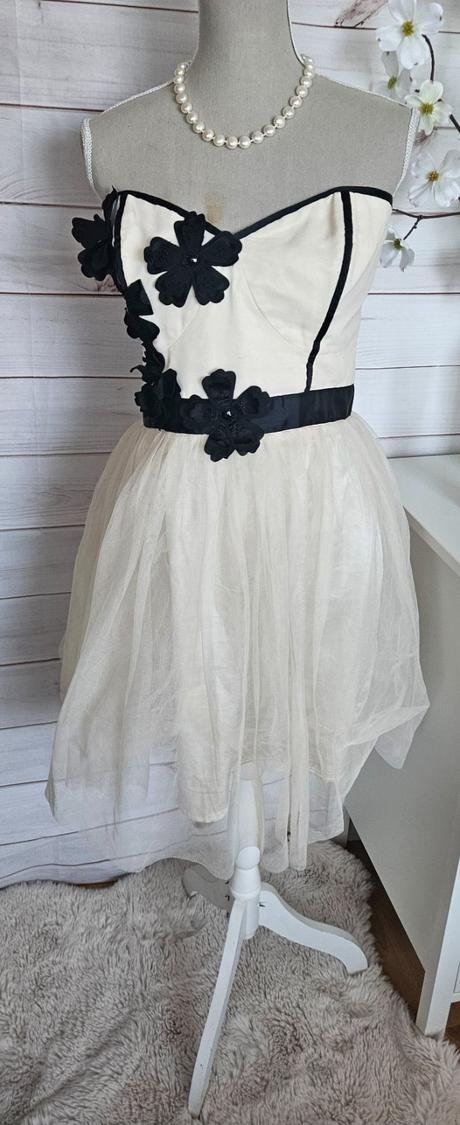 Krásne zaujímavé tylové šaty, m