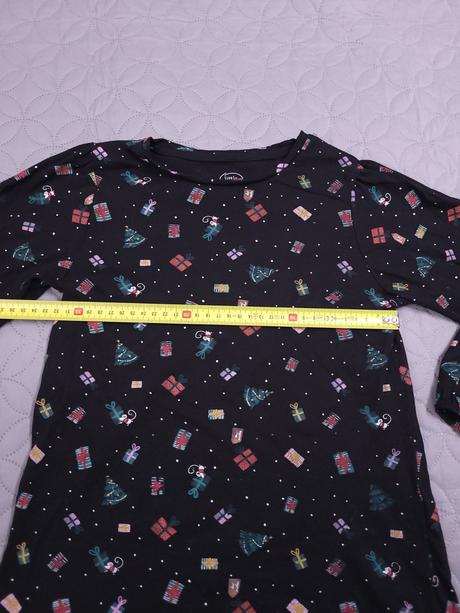 Tricko s vianocnymi darcekmi a stromcekmi, 122