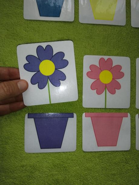 16 ks montessori kartičiek - kvety a kvetináče,