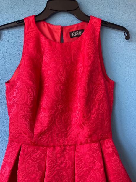 Krasne spoločenské šaty, 34