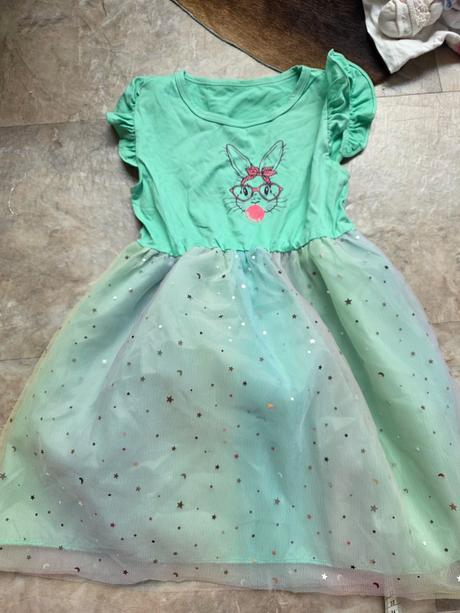Zajačikové šaty 120, 122