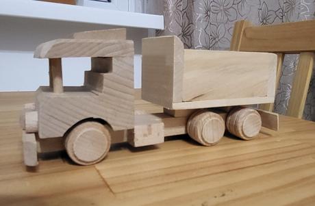 Drevené nákladné auto, 