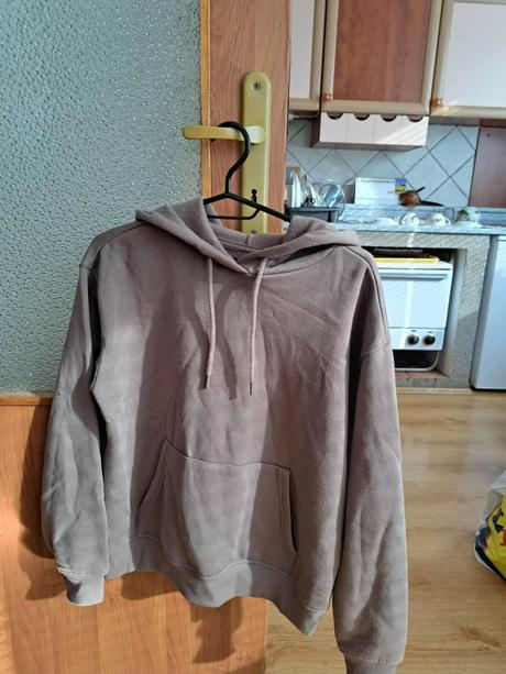 Balík aj nenosených vecí pre dievča, s