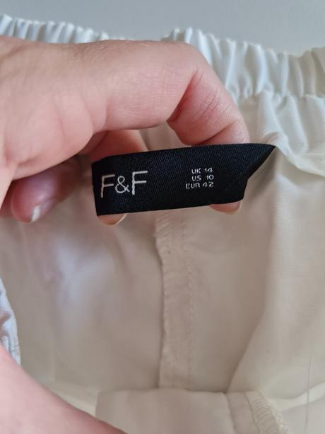 Šortky, f&f,42
