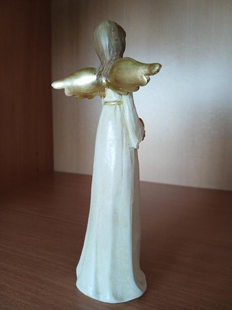 Anjelka so srdiečkom v náručí 18,5 cm,