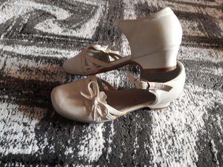 Dievčenské topánky, 33