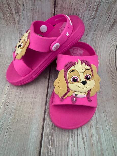 Letné sandálky pre dievčatko veľ 24 s motívom skye, sinsay,24