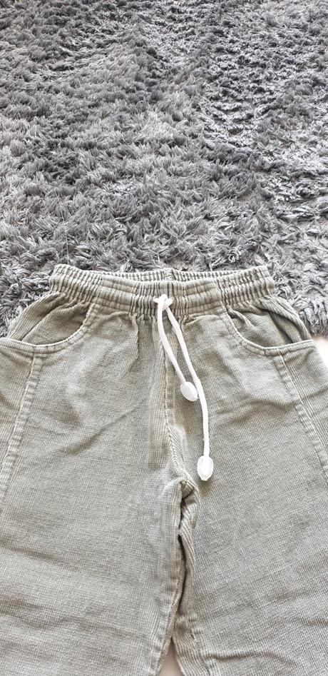 Menčestrové nohavice č.104, 104