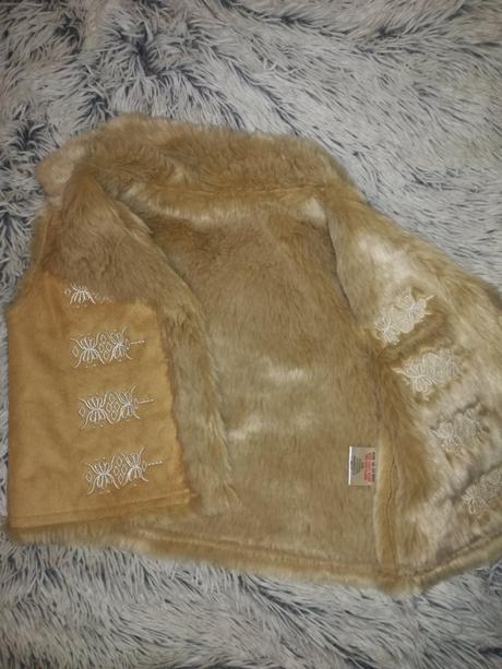 Vesta s kožušinou, 92