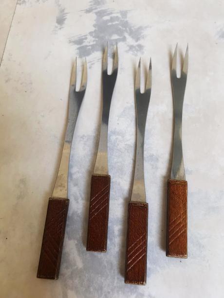 Vidličky na steaky s drev. rúčkami / 4 ks,