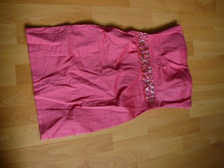 Dievcenske elegantne saty, 158