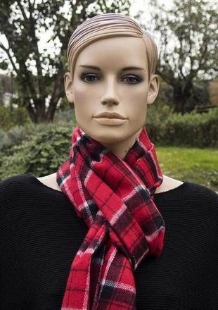 Červený vlnený šál, l