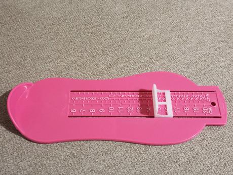 Merač nohy dieťaťa,