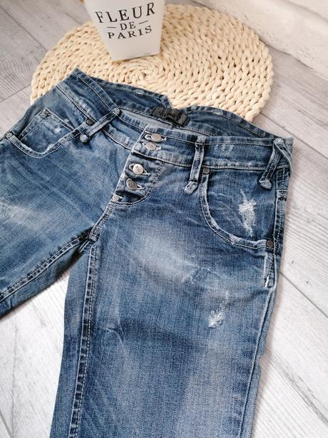 Rifle s gombíkmi s, s