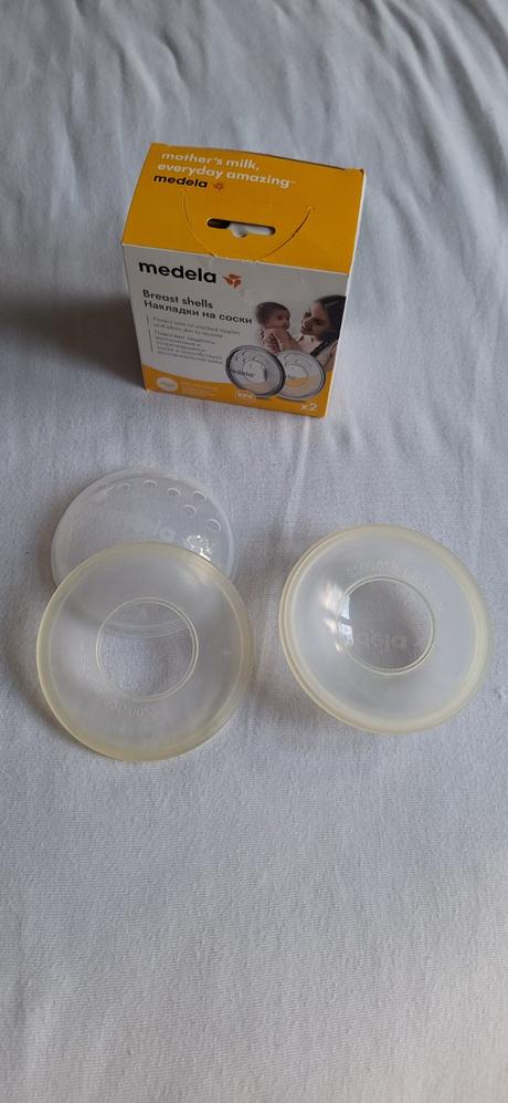 Medela chraniče bradaviek ua klobúčiky na kŕmenie, 