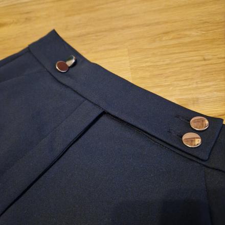 Tmavomodré elegantné krátke nohavice, h&m,34