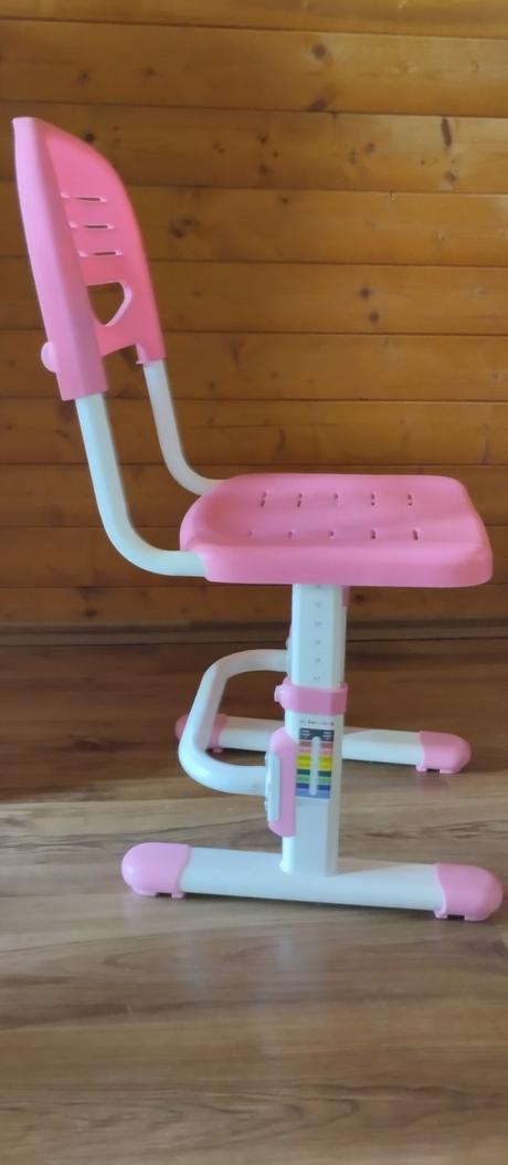 Nastaviteľný písací stôl so stoličkou,