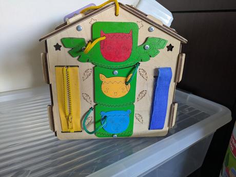 Busy box aktivity kocka, 