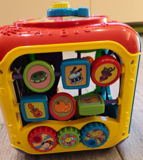 Interaktívna kocka vtech,