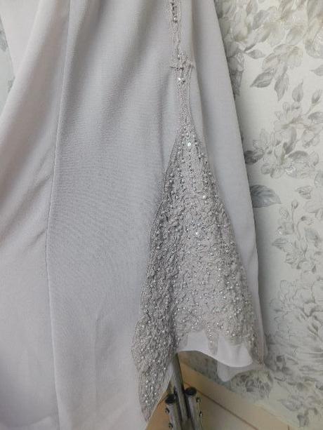 Velmi pekne kvalitne saty, 40