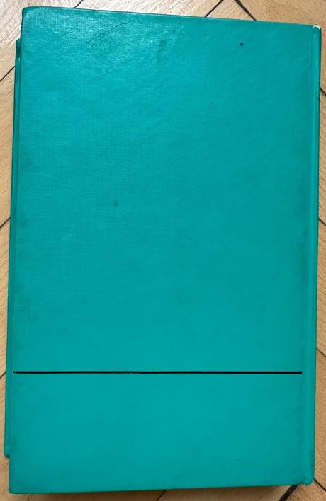 Mačka s mnohými chvostmi smrť krúti platňu e.queen,