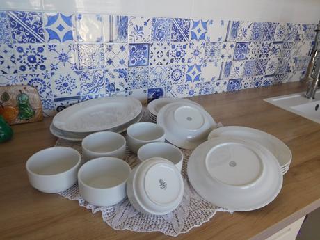 Biele porcelánové značené taniere misky na komp/po,