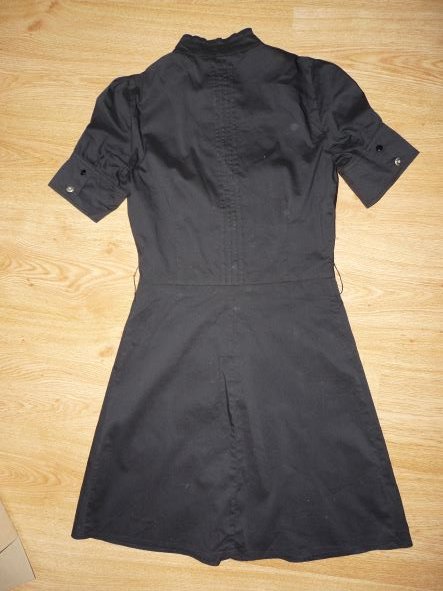 Šaty na gombíky, s