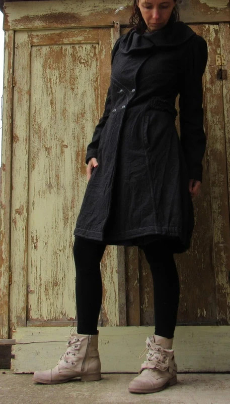 Tenký vlnený romantický kabátik, s