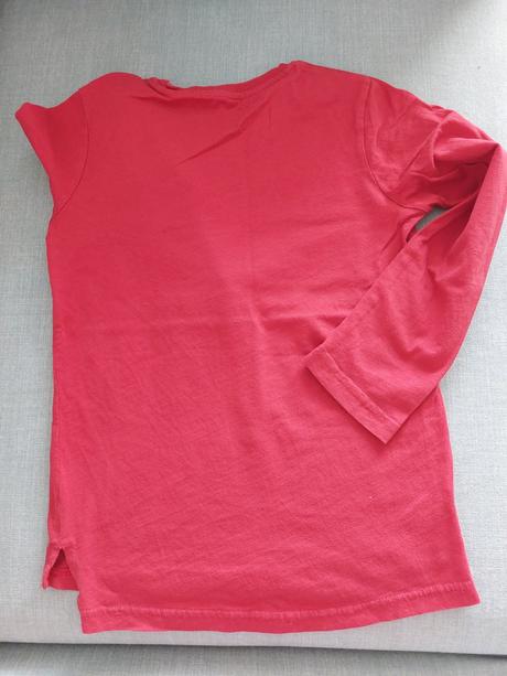 Cervene tricko s napisom, tu,128