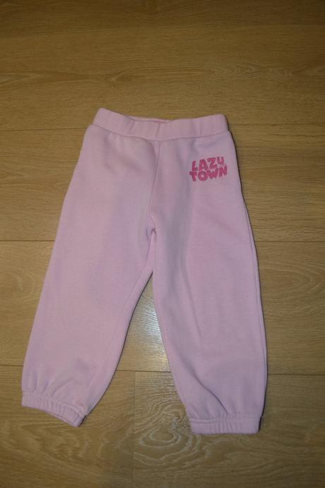 Dievčenské tepláky, 92