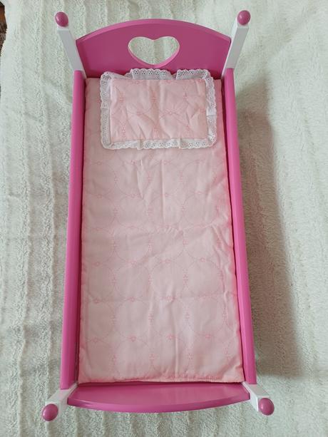 Postieľka pre bábiky, 