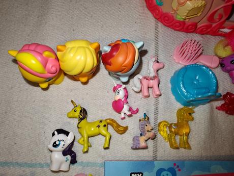 My little pony domček+ koníky+ zošity,