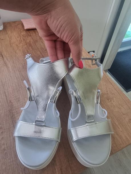 Sandalky strieborne, 40