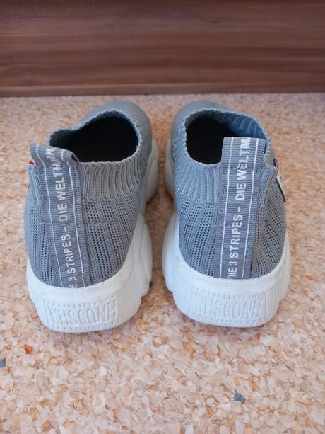 Sivé tenisky v.37, 37