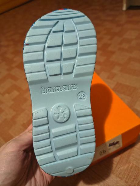 Nové sandále 28 biomecanics, 28