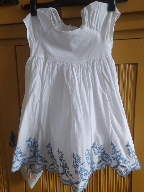 Vyšívané benetton šaty, benetton,110