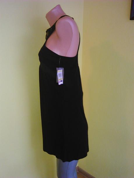 Čierné spoločenské šaty, m