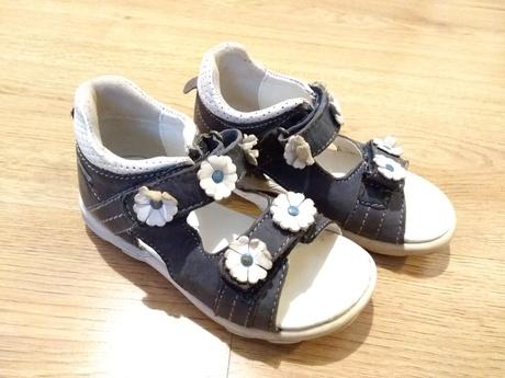 Sandálky, lasocki,24