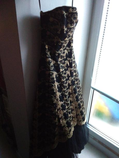 Dlhe spoločenské šaty, 36