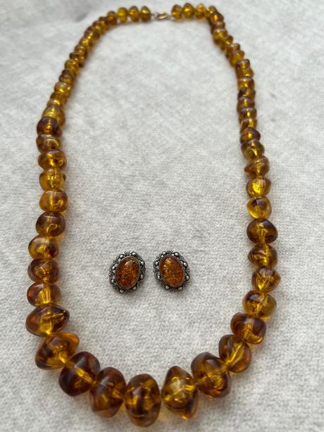 Jantarova starozitna sada,