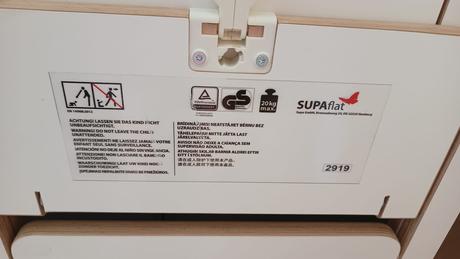 Ultra tenká drevena jedalenska stolička, 