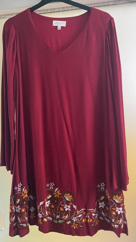 Bordové šaty s výšivkou, xs