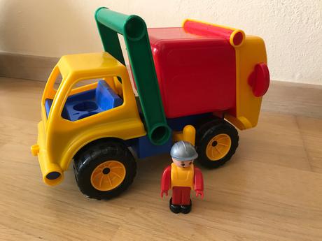 Smetiarske auto so šoférom, 